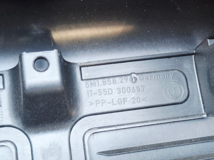 фото №13, Торпедо раздаточная консоль подушки подушка ремни vw golf v 5 plus + 5m0 2005-