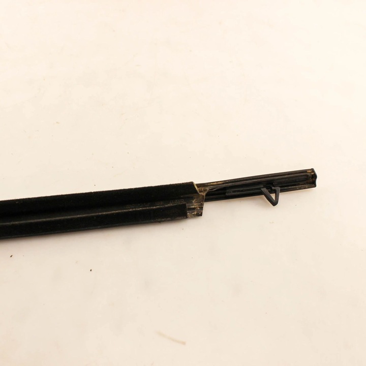 фото №7, Toyota camry 2018 левая сторона планка / прокладка стёкла дверь задних