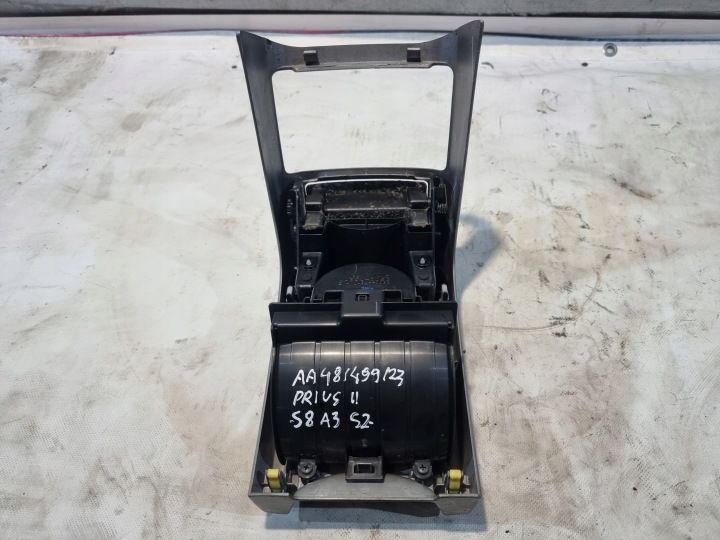 фото №7, Держатель na напитки подстаканник oem номер 1a823-006g 1a8c1-009g toyota prius ii 08r