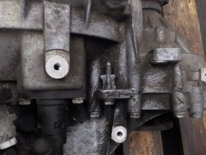 фото №8, Коробка передач коробки передач volkswagen golf vii 1.6tdi 0a4301103 пошкоджені кріплення