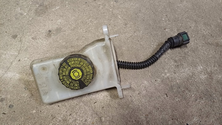 фото №1, Peugeot 308 ii t9 бачок жидкости тормозного