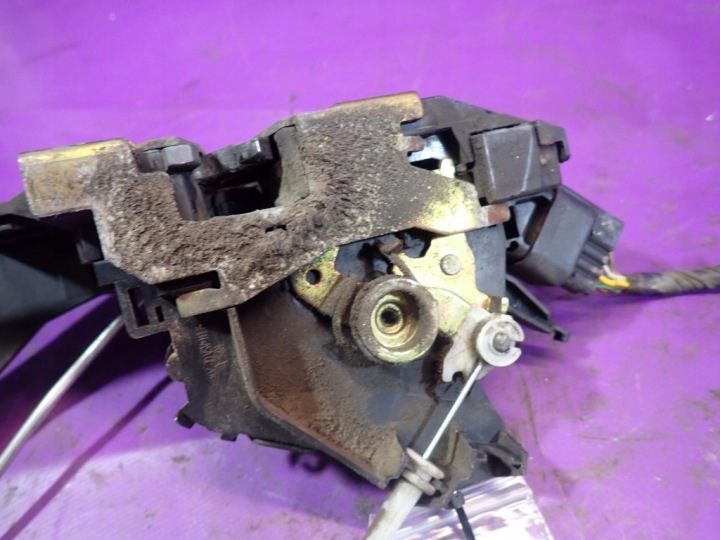 фото №5, Ford focus i mk1 hb 5d 01-07 рестайлинг замок перед правое 2s4aa21812cb 8 pin