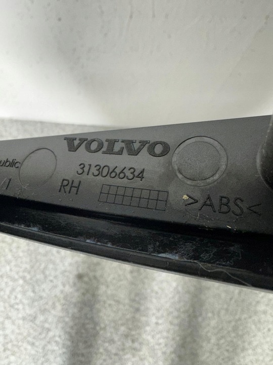 фото №5, Туннель держатель na напитки ролета volvo v40 ii 2012-2018r 31306634