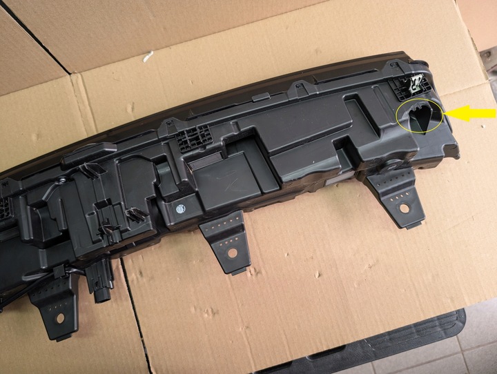 фото №9, Xpeng p7 лампа передняя средняя накладка перед