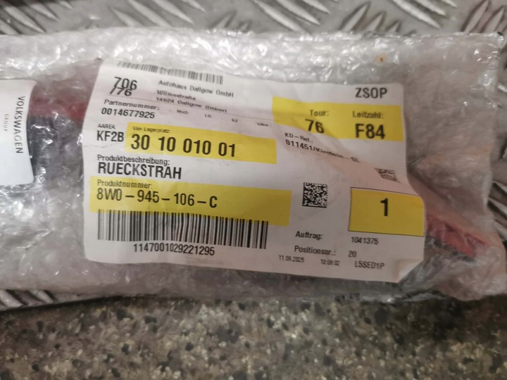 фото №4, Audi a4 b9 15- відбивач накладка зад 8w0945105c 8w0945106c