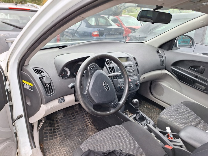 фото №14, Kia ceed 1 i ed скло зад кришка кришка багажника біла wd cee'd 5d hb