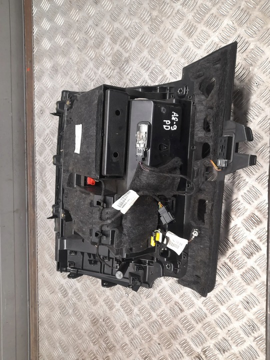 фото №8, Audi a8 s8 d4 4h 4h1880302b перед відсіки, полиці