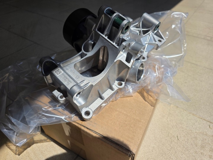 фото №4, Водяна помпа  bmw b58 нова aso 11517952783 / 11515b43066