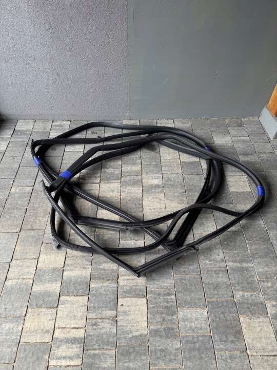 фото №1, Maserati quattroporte vi комплект прокладок двері 4 штуки