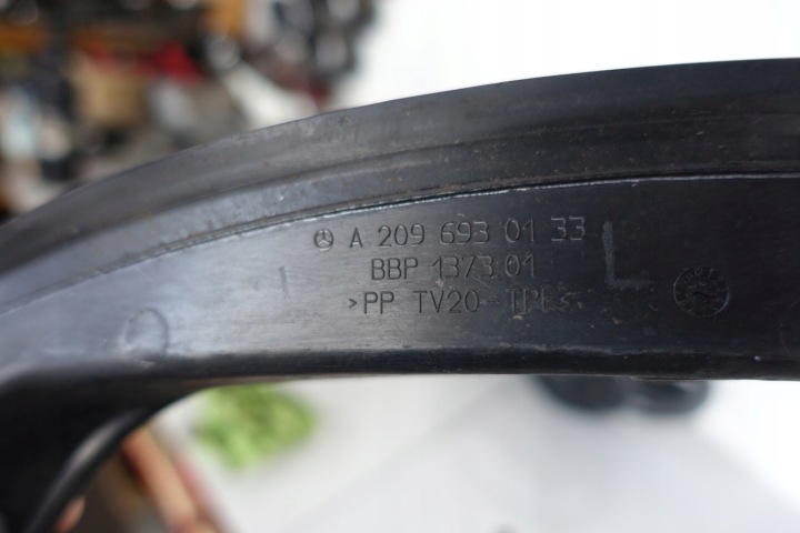 фото №5, Mercedes w209 clk защита накладка молдинг багажника 2096930233 2096930133