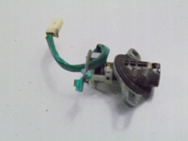 фото №7, Mazda mpv ii lw вставка замка кришки багажника 03-05 5d 2fl