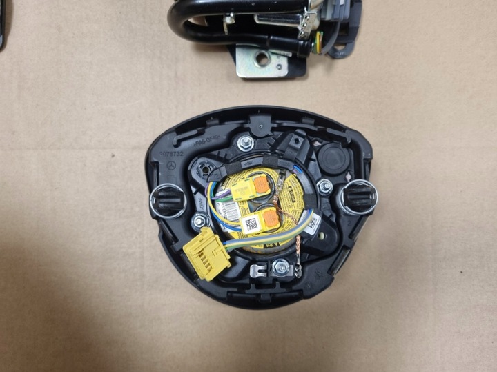 фото №5, Mercedes c-klasa w205 панель консоль air bag ремни оригинальная кожа head up