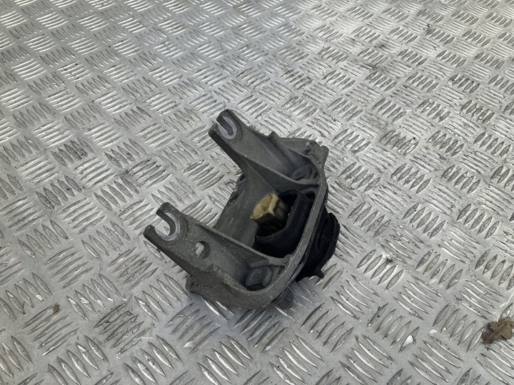 фото №1, Лапи подушка двигуна smart fortwo w453 1.0 sce