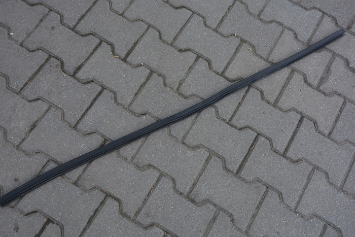 фото №5, Прокладка бампера капота audi tt 8j 8j0823731