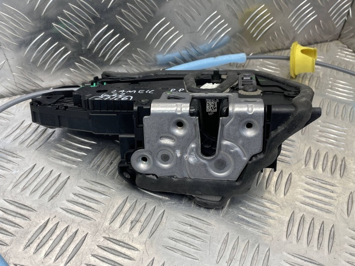 фото №10, Bmw (oem) 7956142 7308876 4' g22 замок двері кронштейн праве перед
