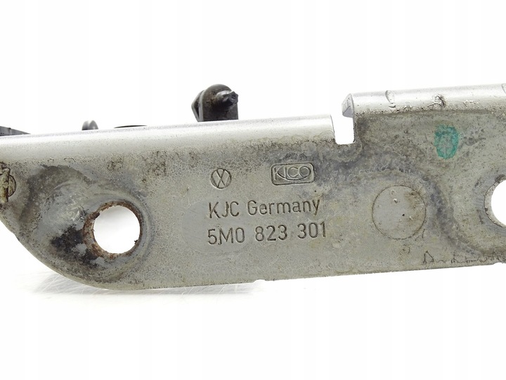 фото №3, Петля капота лівий vw golf vi plus lc5f 5m0823301