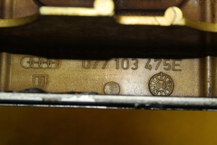 фото №9, Крышка клапанов 077103475e a6 c4 4.2 b