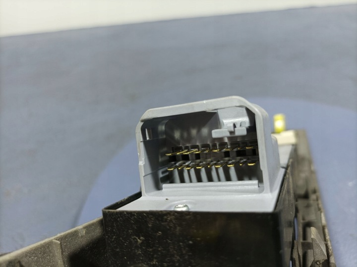 фото №6, Toyota prius ii 03- панель керування скло дзеркал перед лівий 84820-47050