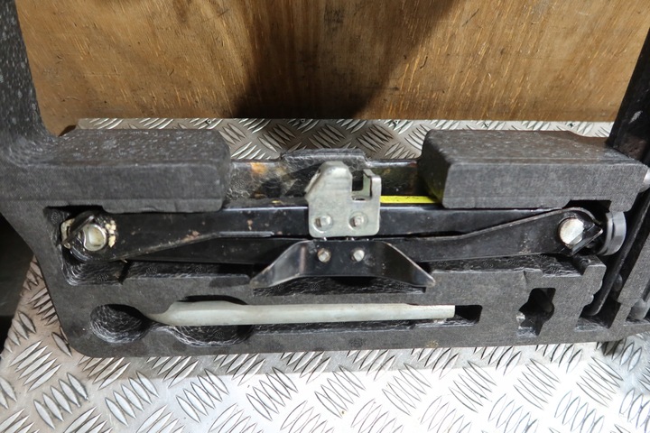 фото №8, Пінополістирол багажника вкладка домкрат ключ 8t0012109a