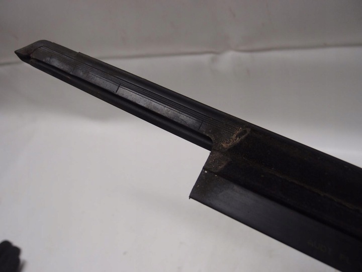 фото №11, Планка уплотнитель правый audi a1 3d 8x3837477/478