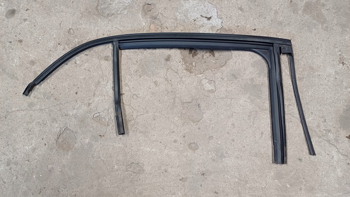 фото №1, Renault megane iv hb планка прокладка дверь правая зад задняя 823301405r