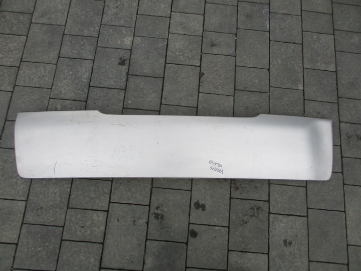 фото №1, Планка накладка крышки зад toyota yaris verso