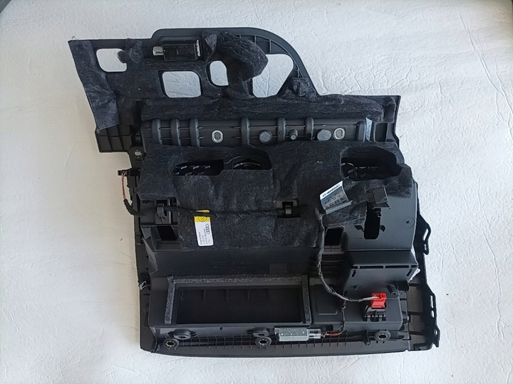 фото №5, Audi a4 b9 рестайлінг бардачок пасажира valet 8w1880302c 6ps