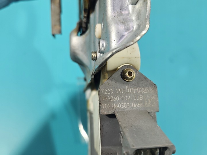 фото №6, Подъемник перед левый toyota avensis ii t25 69820-05050 5d универсал 6 pin