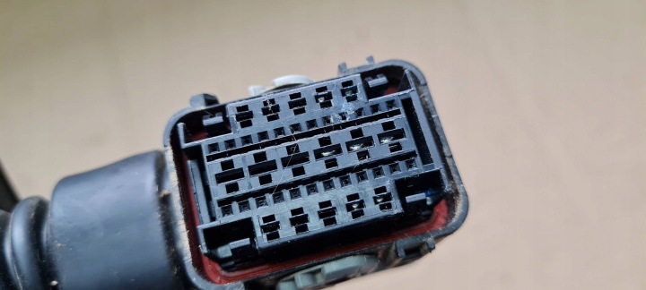 фото №10, Maserati quattroporte vi штекер разъём соединитель 18 pin 670003797
