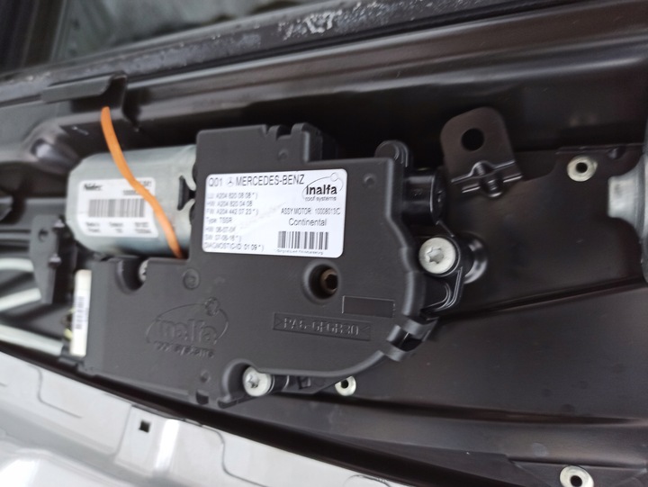 фото №11, Mercedes w204 c-klasa sedan люк панорама ролета дах