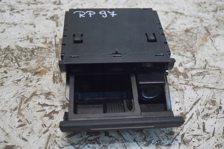 фото №10, Попільничка audi a3 8l рестайлінг 8l0857951c