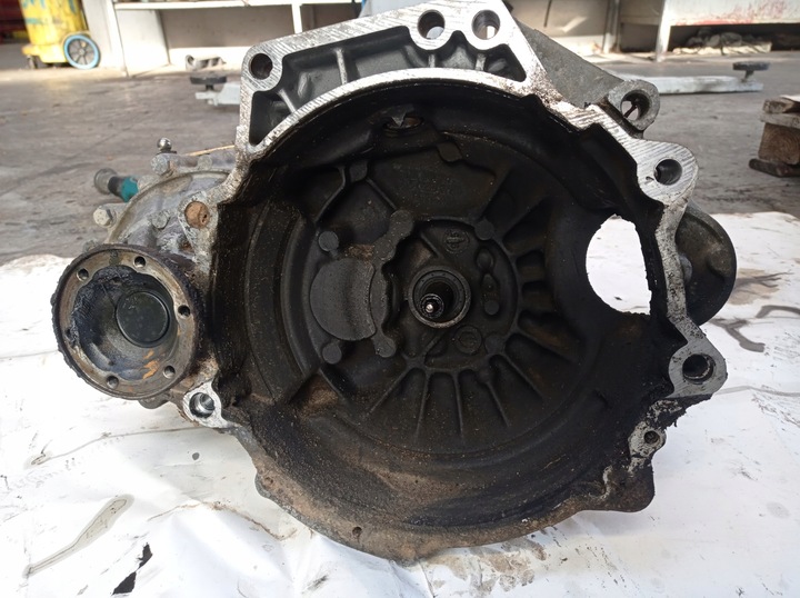 фото №7, Коробка передач коробки передач vw golf iii 1.6 cjf