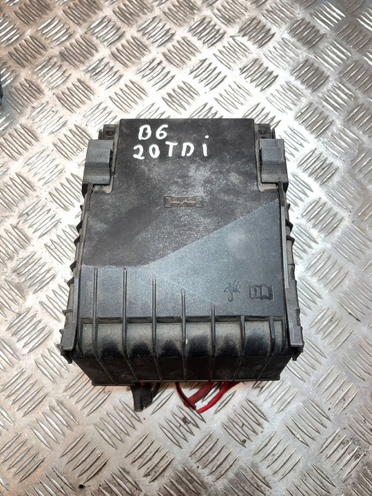 фото №1, Рамка / модуль запобіжників volkswagen passat b6 3c0937125