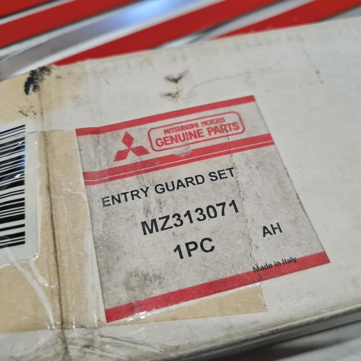 фото №8, Mitsubishi grandis планки накладки пороговые oem номер mz313071