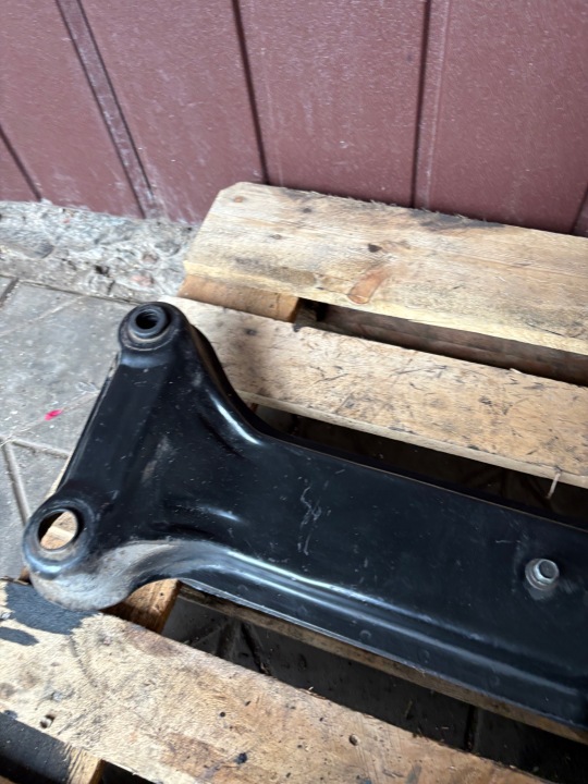 фото №11, Балка поддержка коробки коробка передач mitsubishi pajero iii 00-06r.