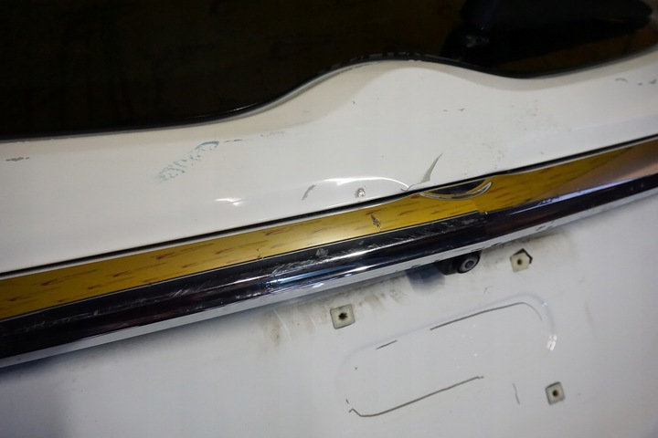 фото №12, Buick enclave 2018 - 2021 кришка задня багажника скло спойлер комплектна usa