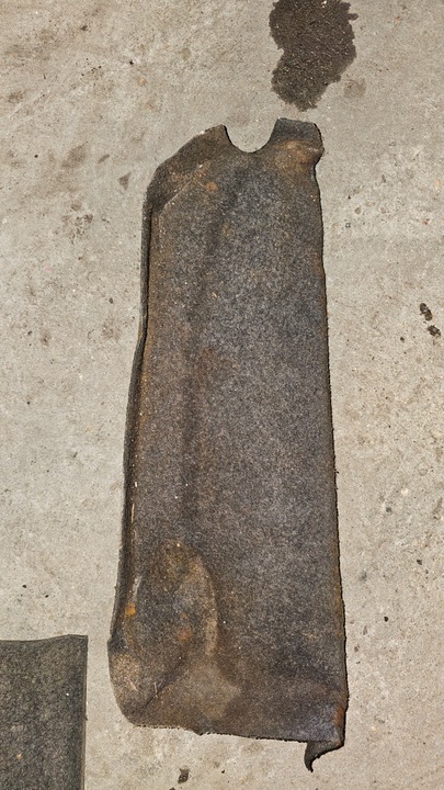 фото №4, Обивка багажника bmw e30 sedan комплект узкая лампа