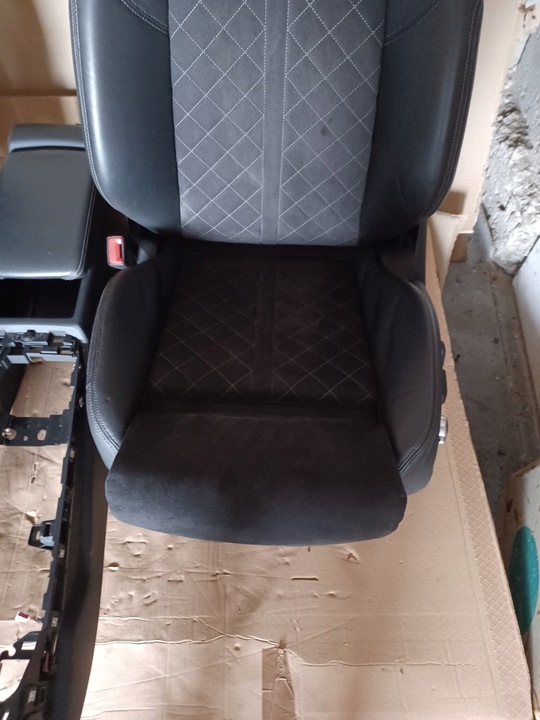 фото №15, Audi rs4 b9 8w средство сиденья диван обшивки алькантара модули