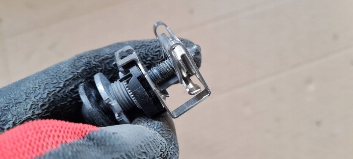 фото №7, Q3 83a винт регулирующая лампы перед 4g8806305