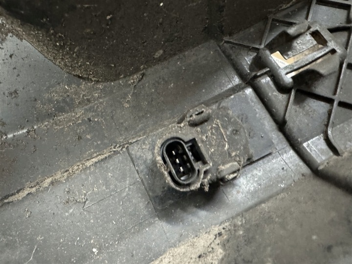 фото №9, Пластик кіль бампера праве зад заднє pdc vw crafter ii man tge 17-