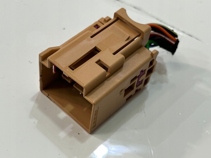 фото №1, Штекер роз'єм vw golf vii 4f0972575a нова