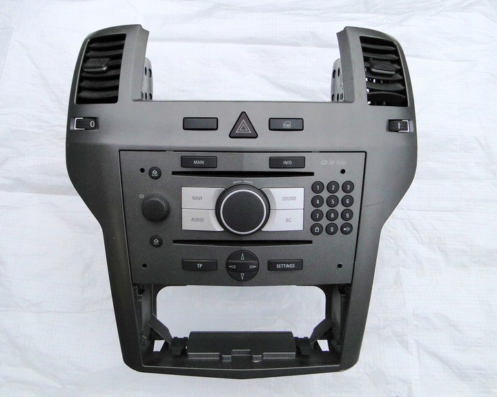 фото №1, Opel zafira b 05-11 консоль средняя радио cd70 навигация 13188465