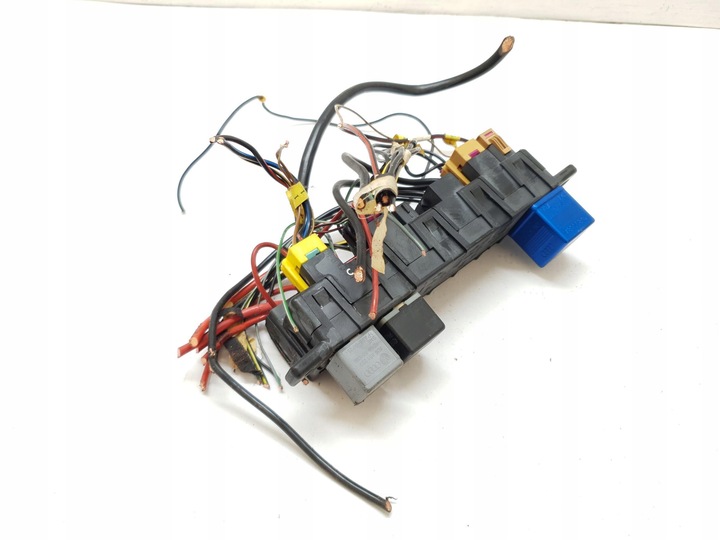 фото №1, Коробка предохранителей audi a8 d2 2.5 tdi