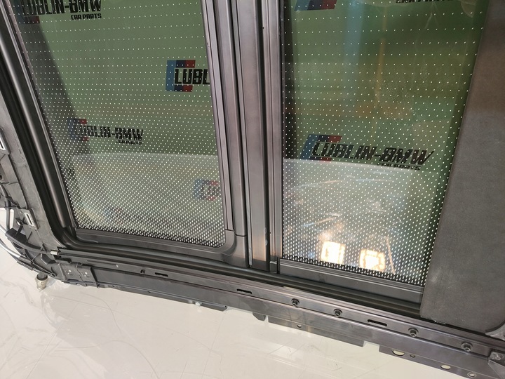 фото №15, Люк стеклянный панорама sky lounge bmw g06 f96