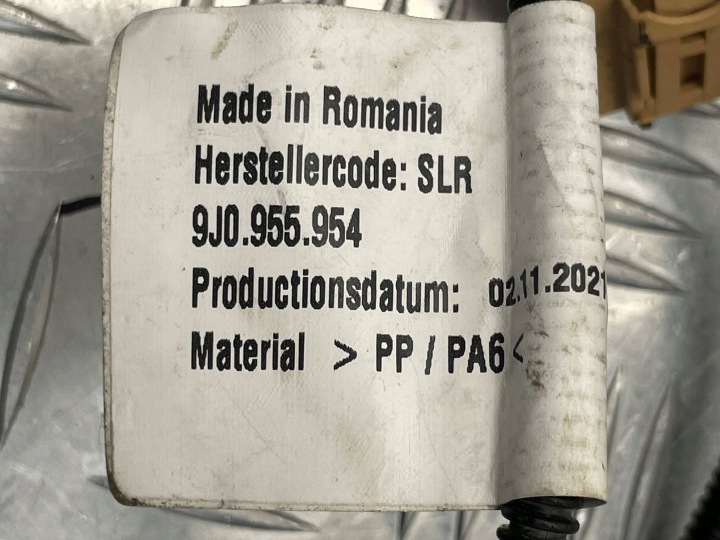 фото №10, Porsche oem номер 9j0971145b taycan трубка  жгут проводки багажника