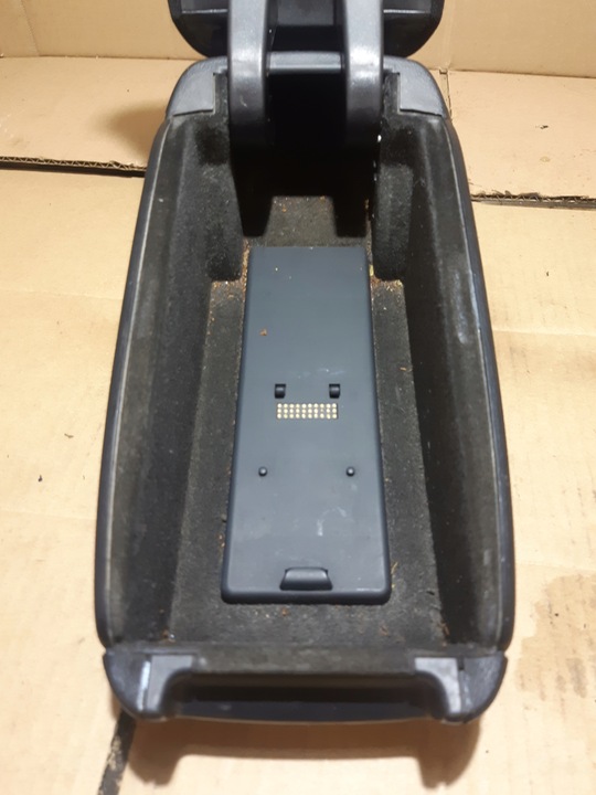 фото №13, Audi a3 8p рестайлинг подлокотник средний материал 8p0864207e