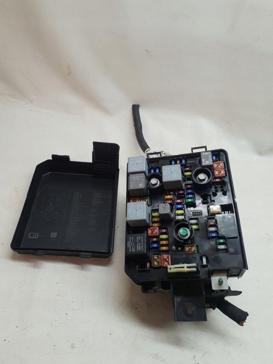 фото №9, Opel mokka i a 12-16 1.4 turbo коробка корпус запобіжників перед