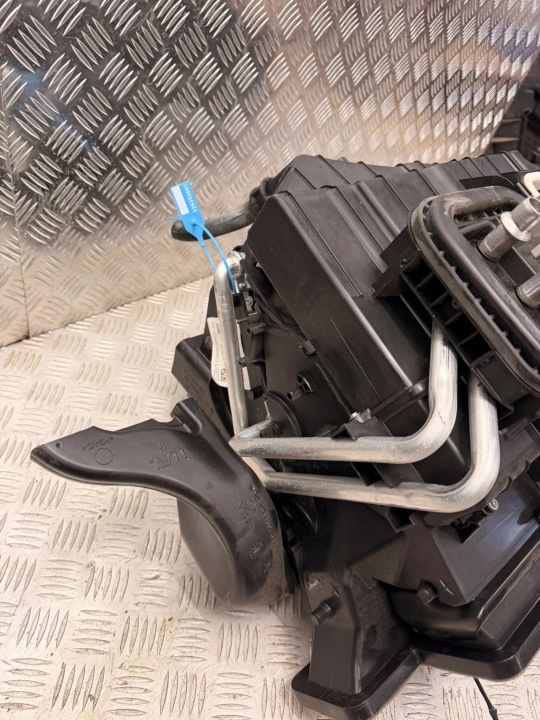 фото №10, Отопитель подача воздуха mercedes b w246 a2468304901 европа