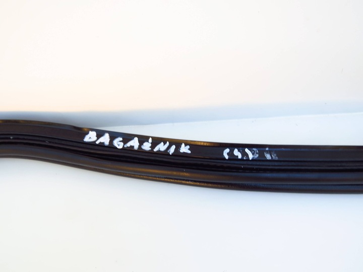 фото №11, Прокладка кришки багажника зад задня 31385613 volvo v40 ii 12-19