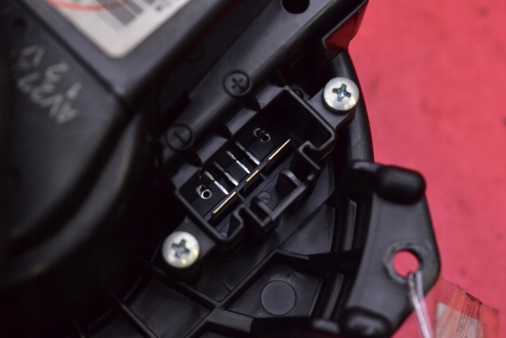 фото №8, Подача воздуха вентилятор воздуховод eu av272700-8103 toyota auris 1 i 06-09